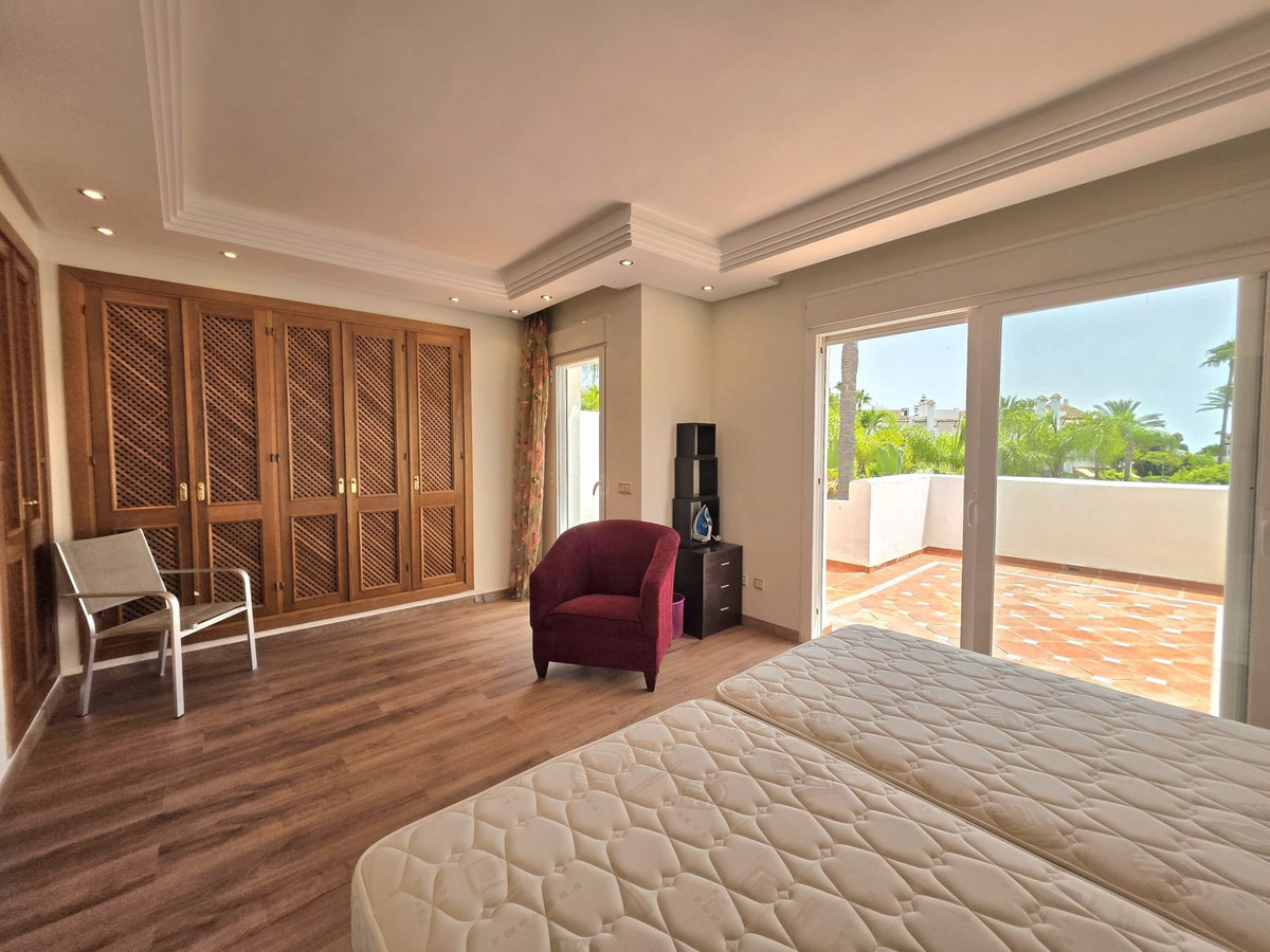 3 Bedroom Townhouse in Estepona - Photo 18