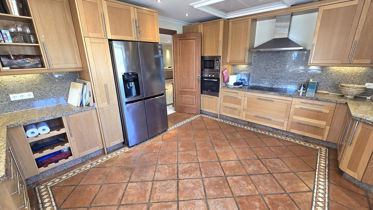 7 Bedroom Villa in Marbella - Photo 37