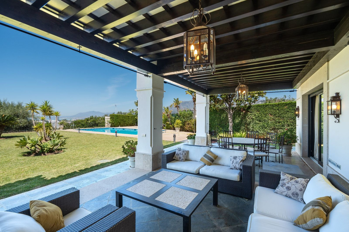 6 Bedroom Villa in Marbella - Photo 5