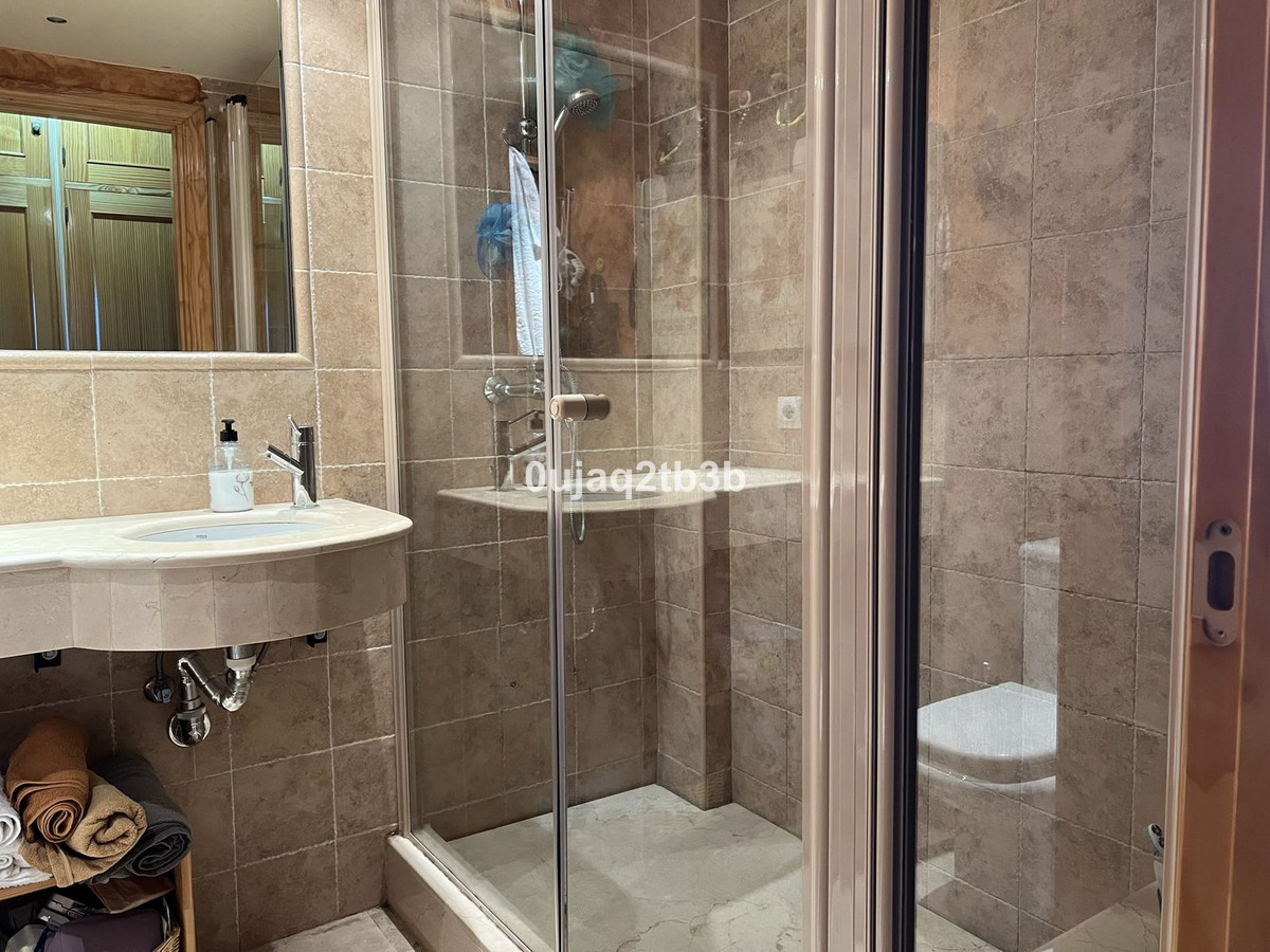 2 Bedroom Apartment in Estepona - Photo 14