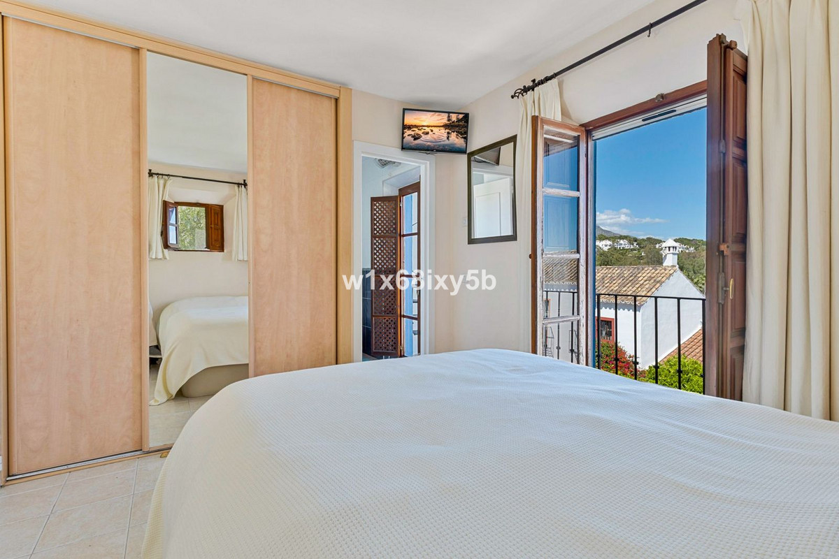 2 Bedroom Townhouse in Marbella - Photo 13