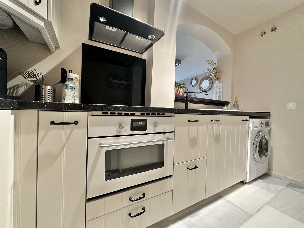 2 Bedroom Apartment in Mijas - Photo 4