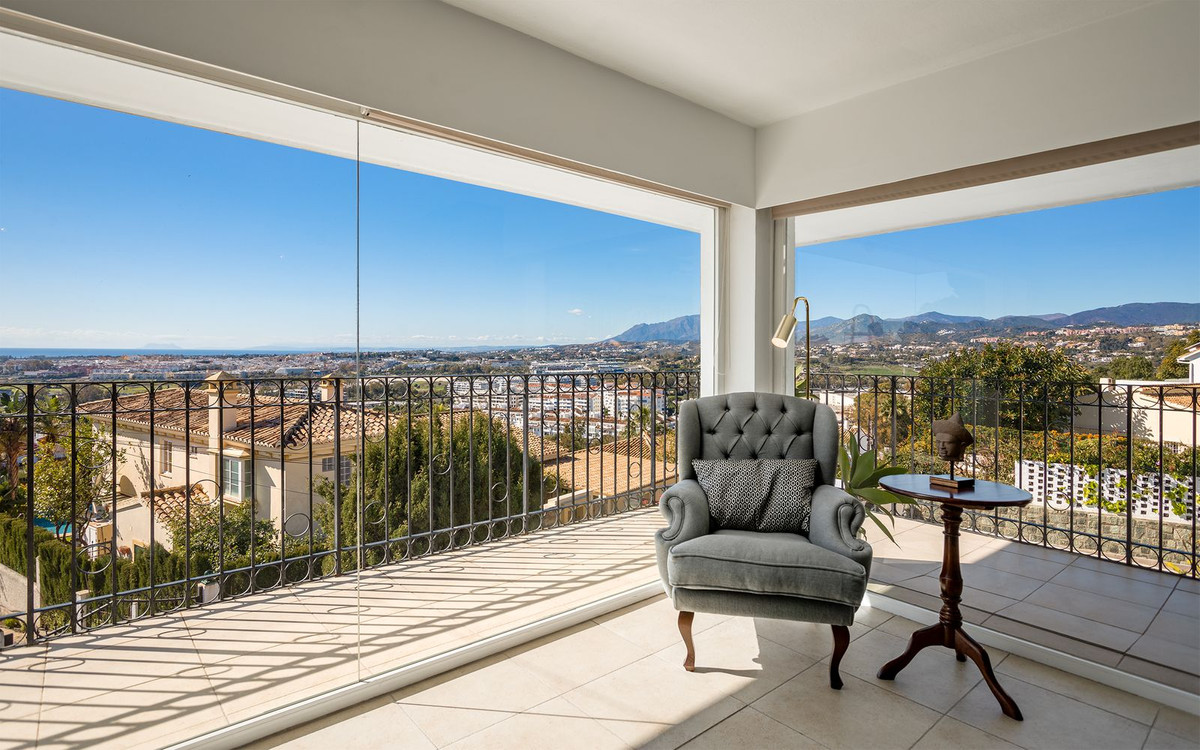 4 Bedroom Villa in Marbella - Photo 12