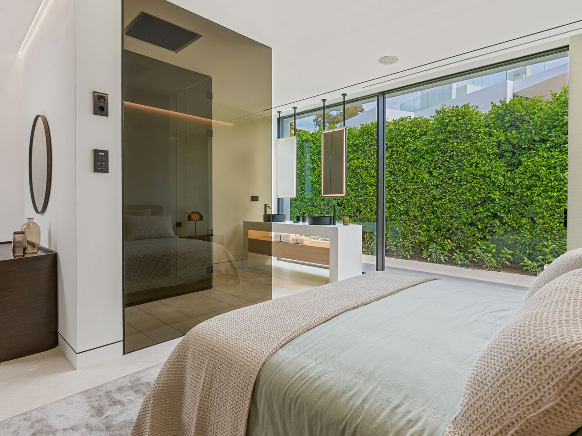 5 Bedroom Villa in Marbella - Photo 27
