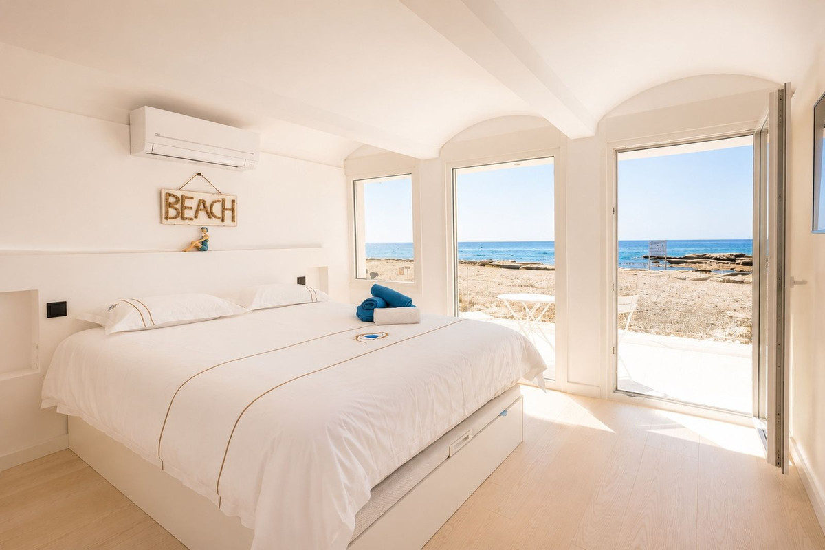 4 Bedroom Villa in Estepona - Photo 10