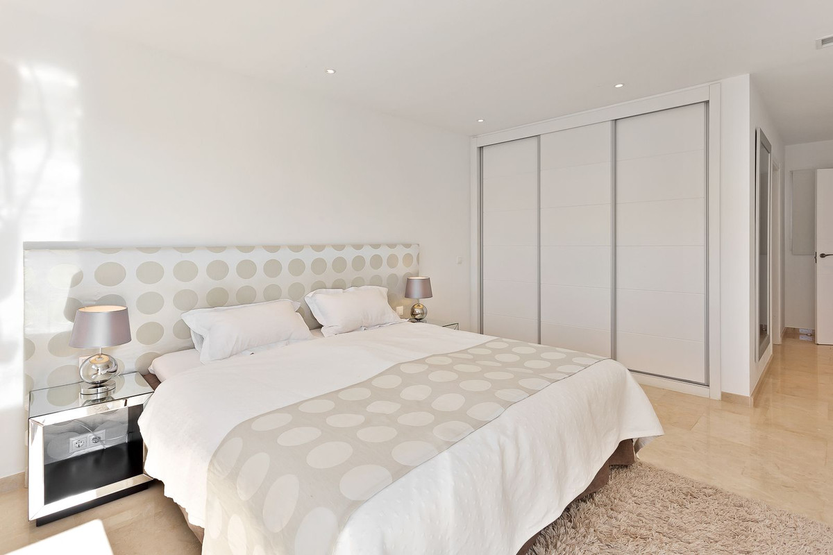 4 Bedroom Villa in Marbella - Photo 46