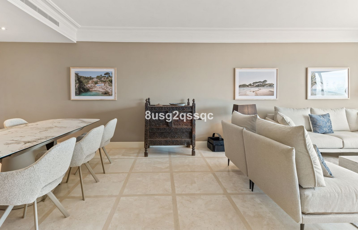 2 Bedroom Apartment in Estepona - Photo 12