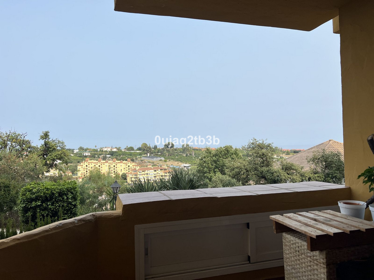 2 Bedroom Apartment in Estepona - Photo 3