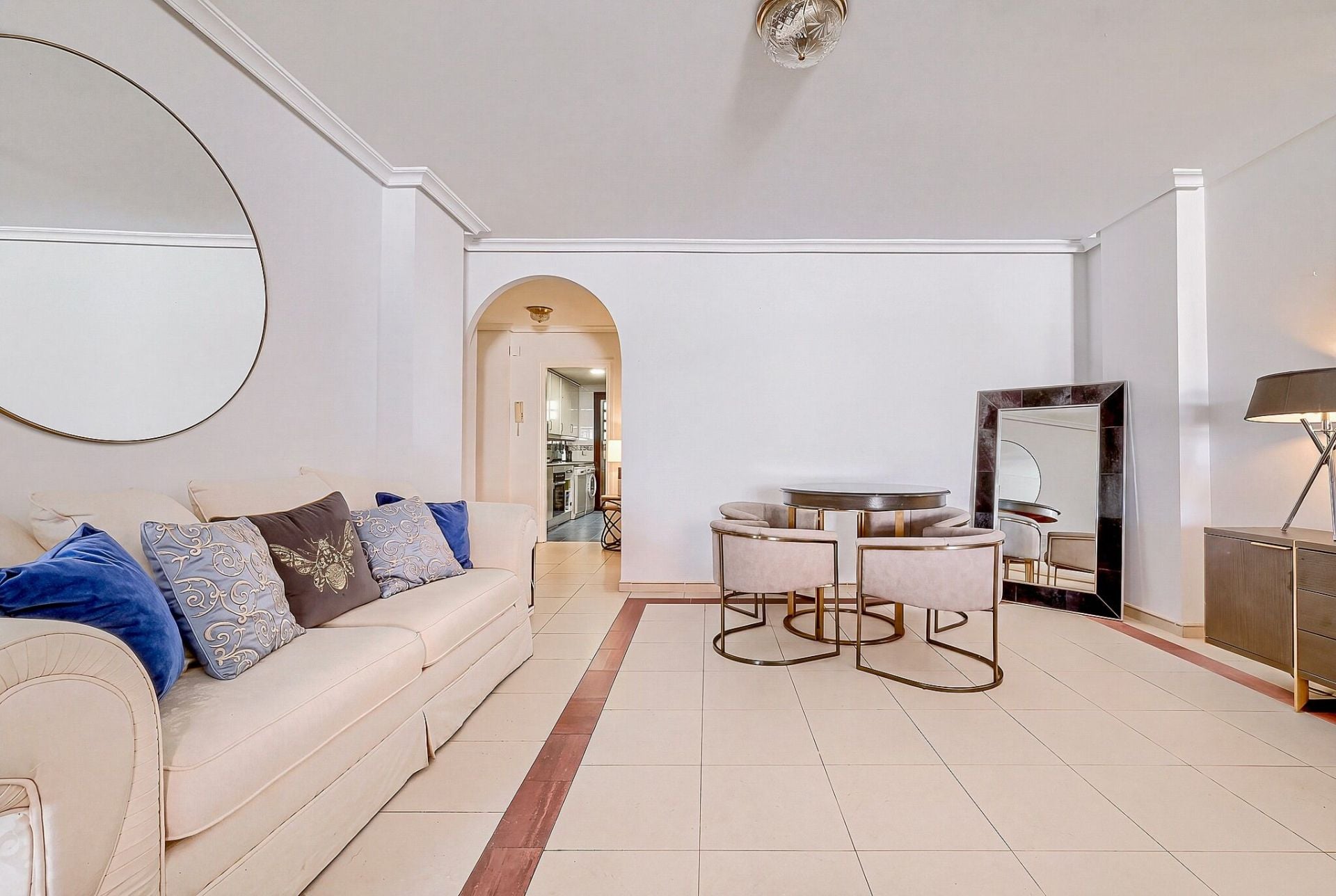 2 Bedroom Apartment in Marbella - Photo 3