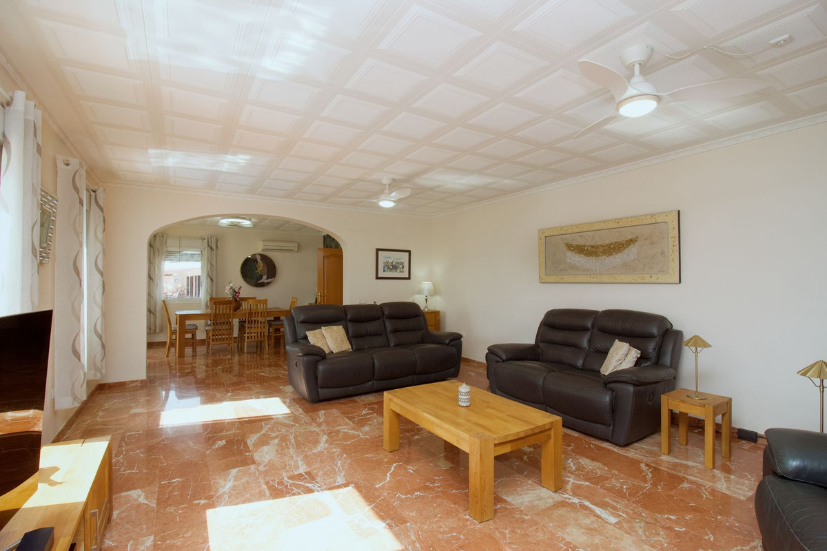 5 Bedroom Villa in Coín - Photo 6