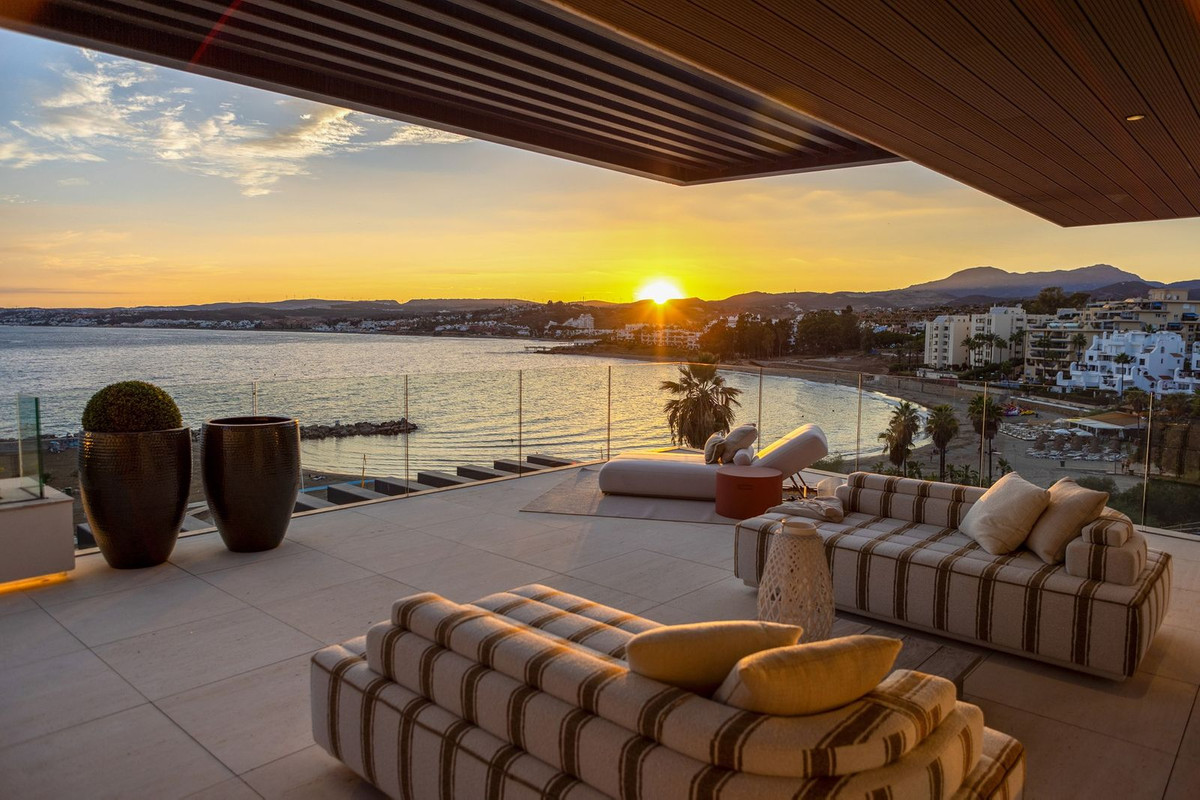 2 Bedroom Apartment in Estepona - Фото 30
