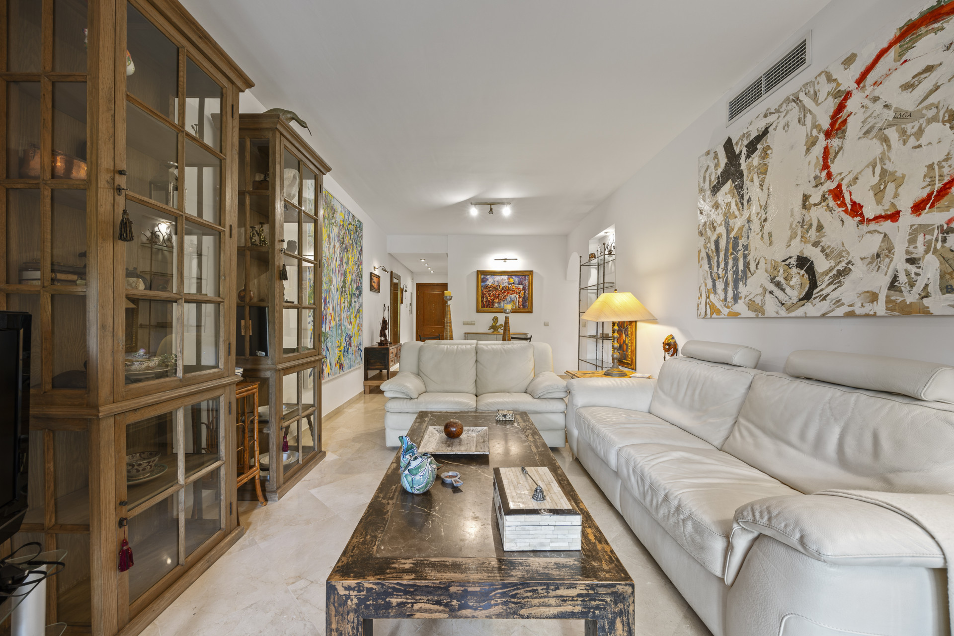 3 Bedroom Apartment in Marbella - Photo 5
