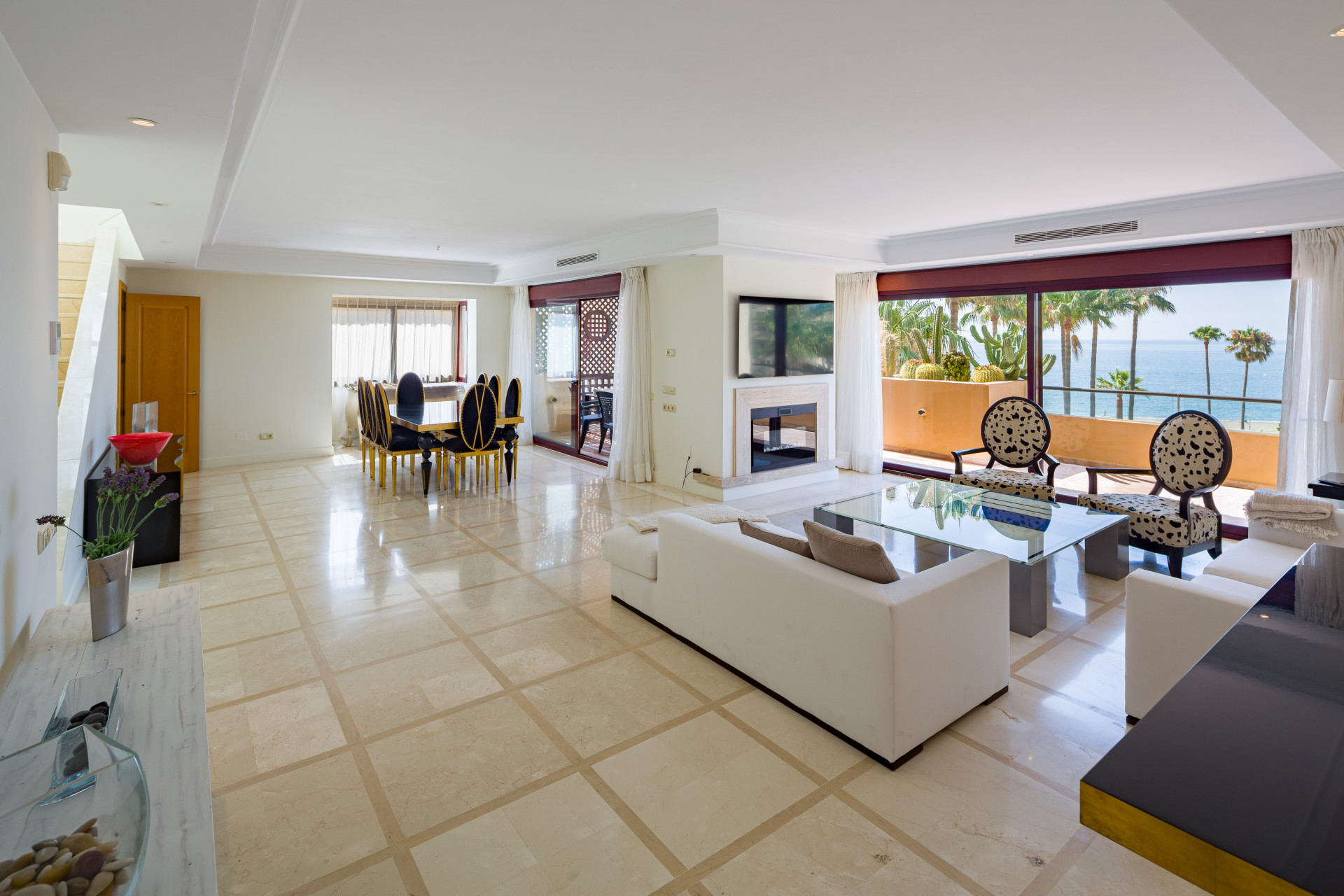 3 Bedroom Penthouse in Estepona - Photo 4