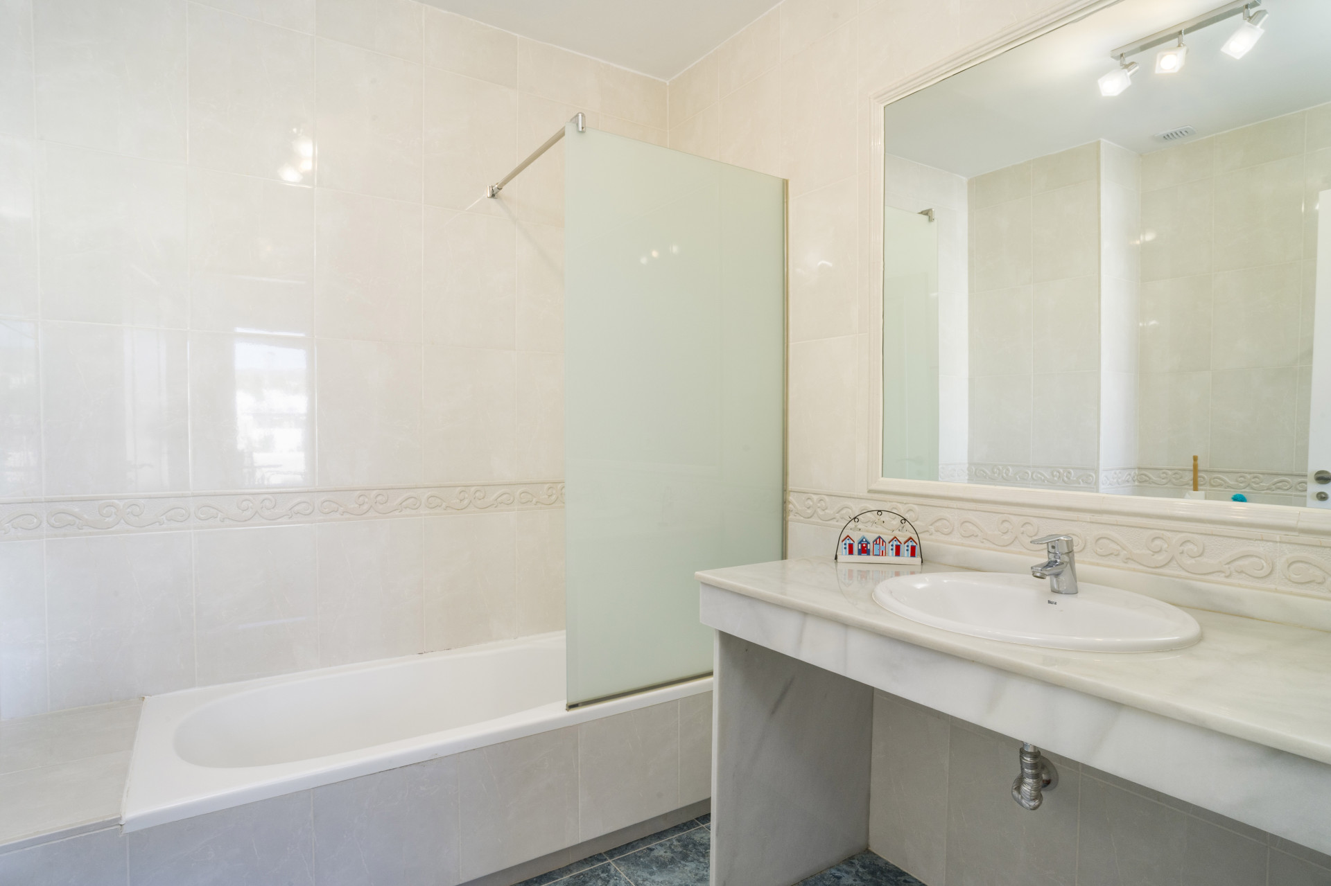 5 Bedroom Townhouse in Marbella - Foto 17