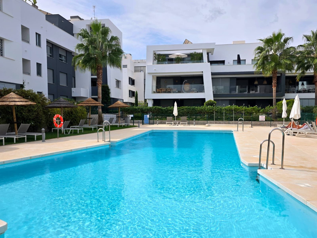 2 Bedroom Apartment in Estepona - Photo 24