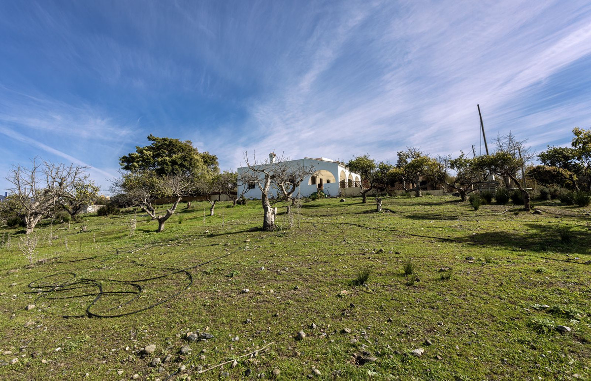 30,000 m² Plot in Estepona - Photo 17