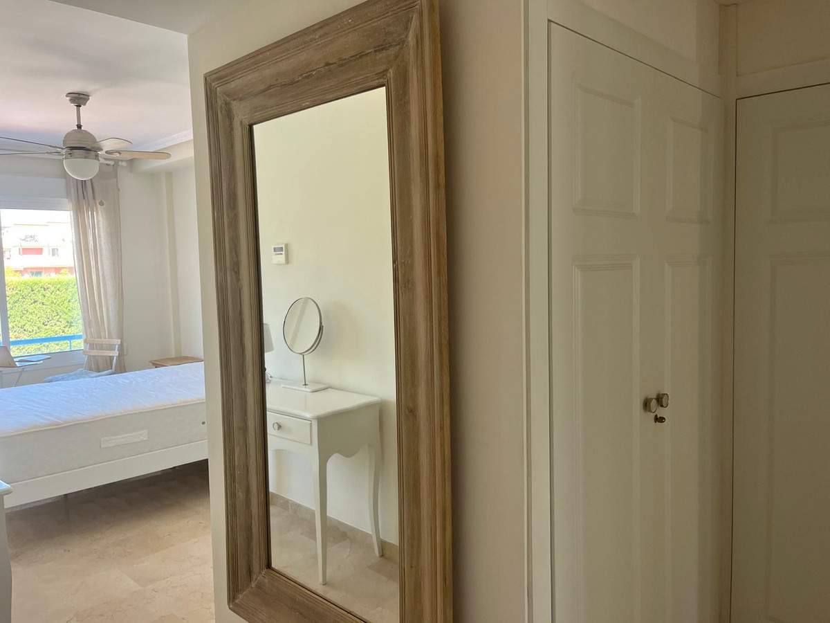 5 Bedroom Townhouse in Estepona - Photo 24