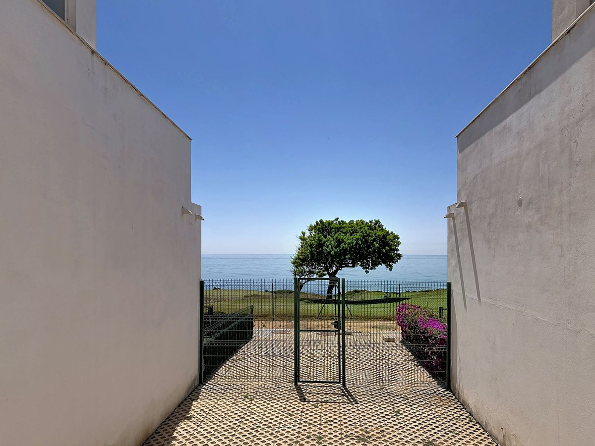 4 Bedroom Penthouse in La Alcaidesa - Photo 43