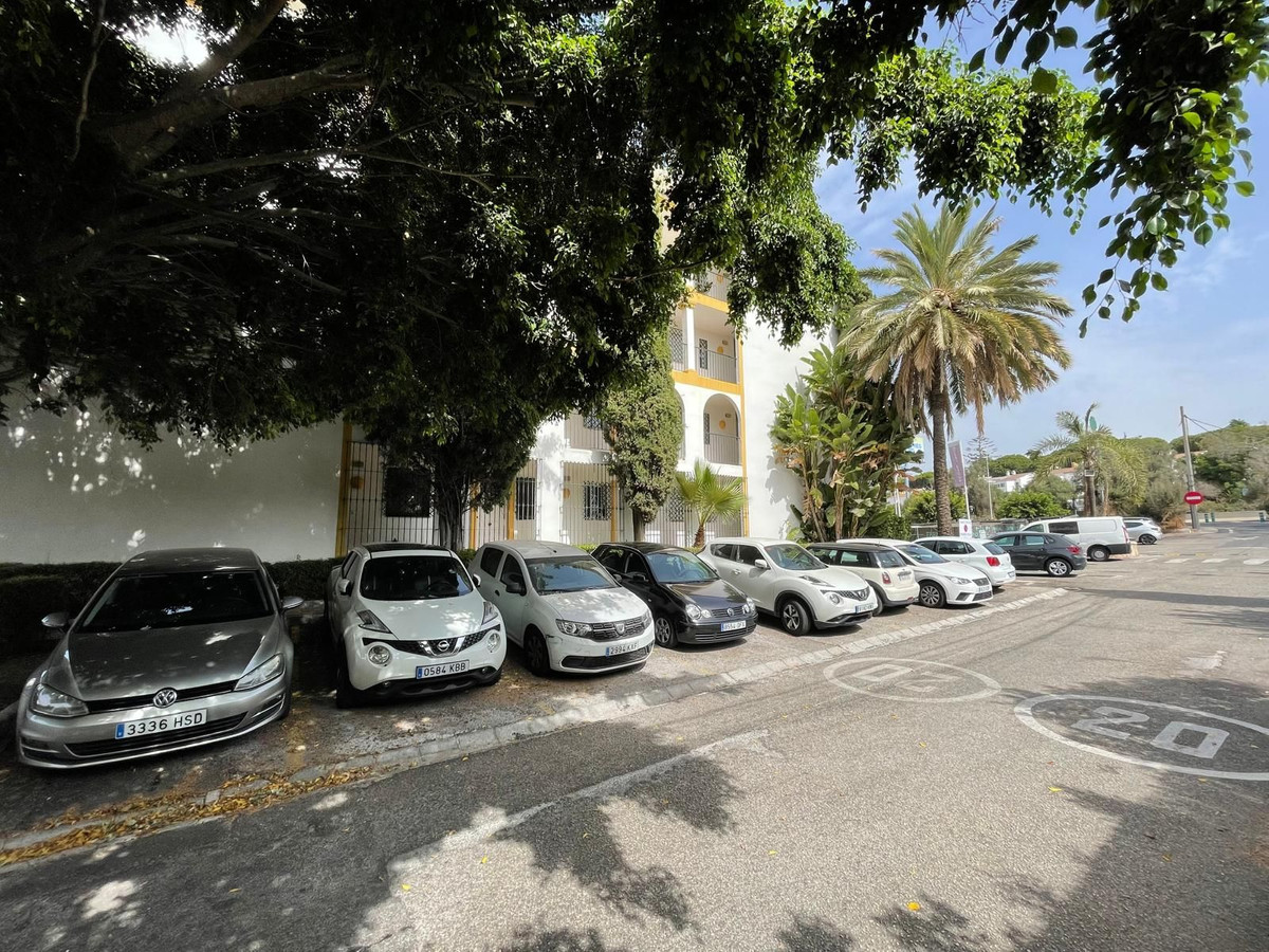 2 Bedroom Apartment in Marbella - Photo 13