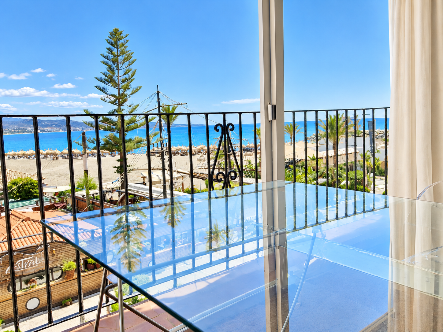 1 Bedroom Apartment in Marbella - Photo 2