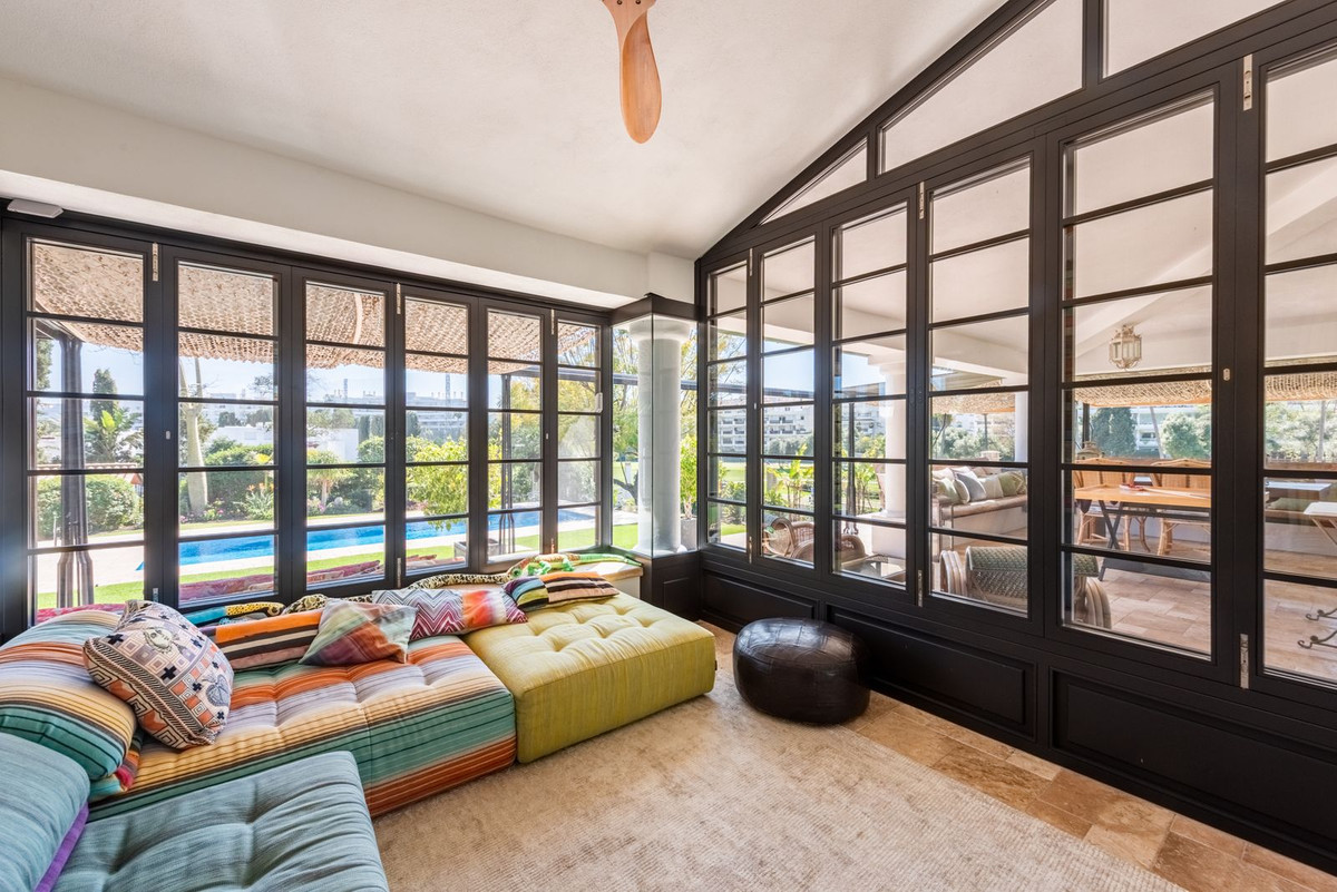 4 Bedroom Villa in San Pedro de Alcántara - Photo 35