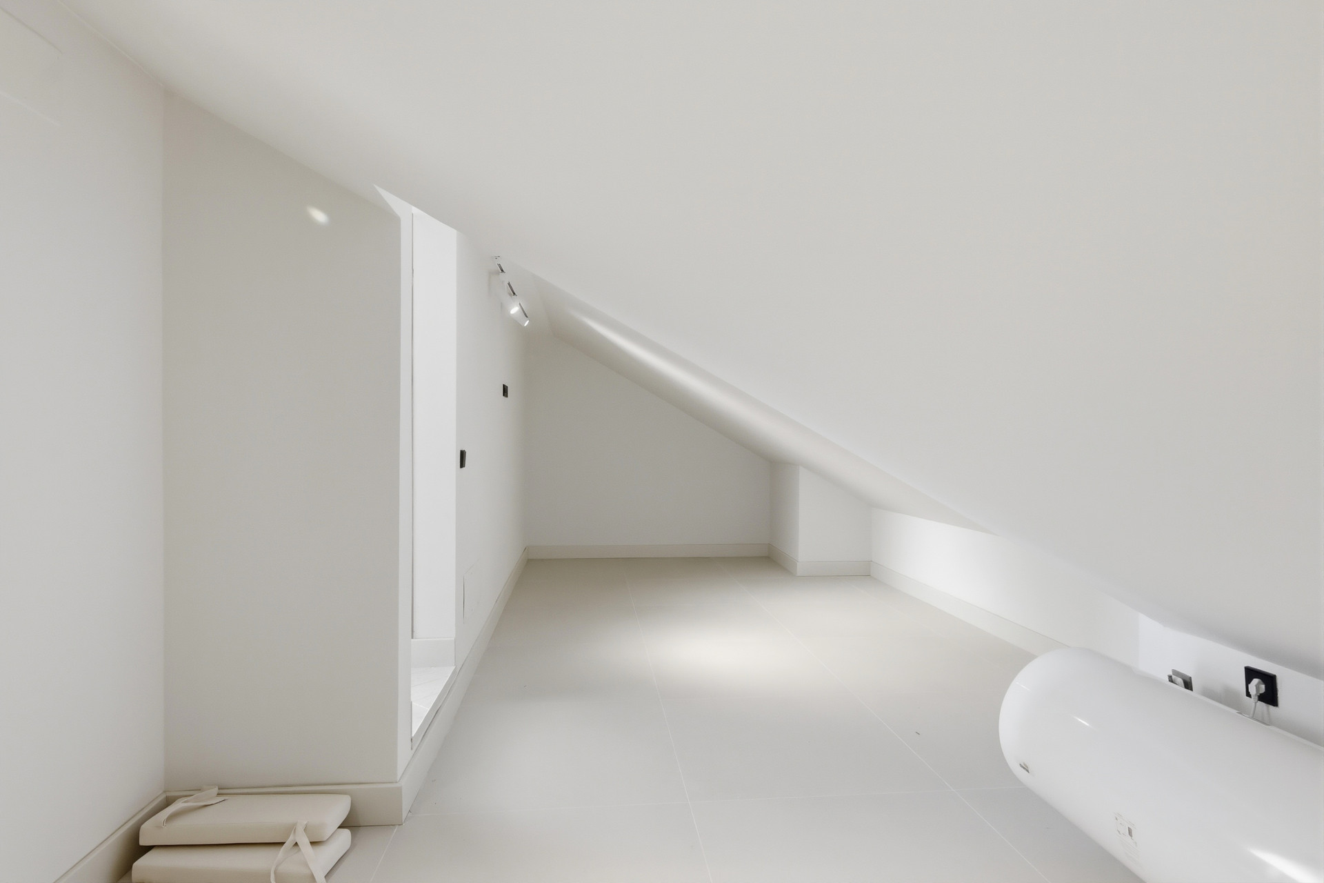 4 Bedroom Penthouse in Benahavís - Photo 17