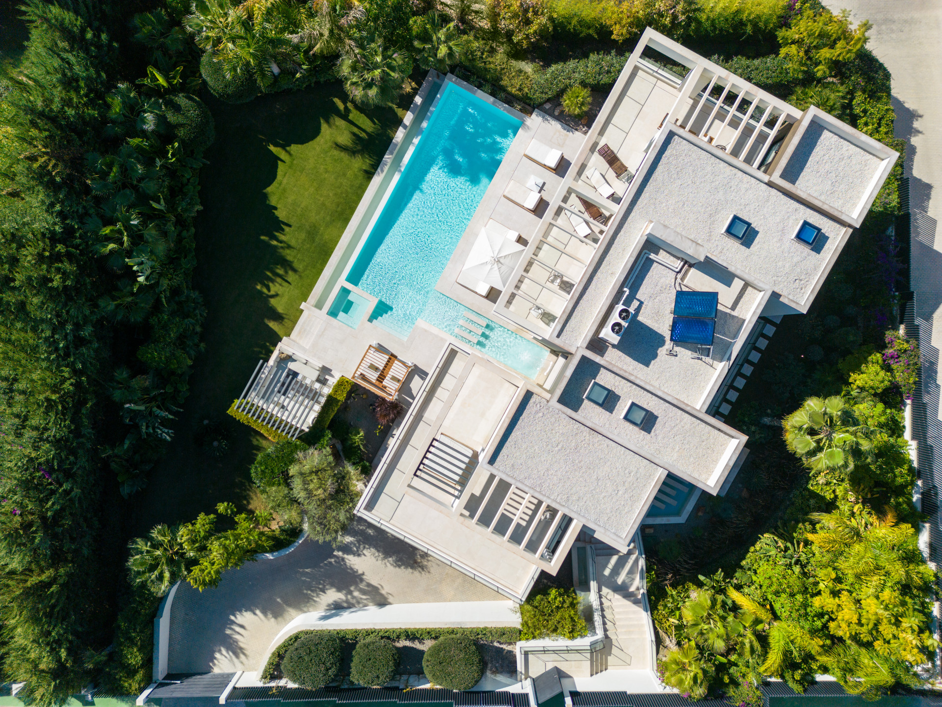 6 Bedroom Villa in Marbella - Photo 23