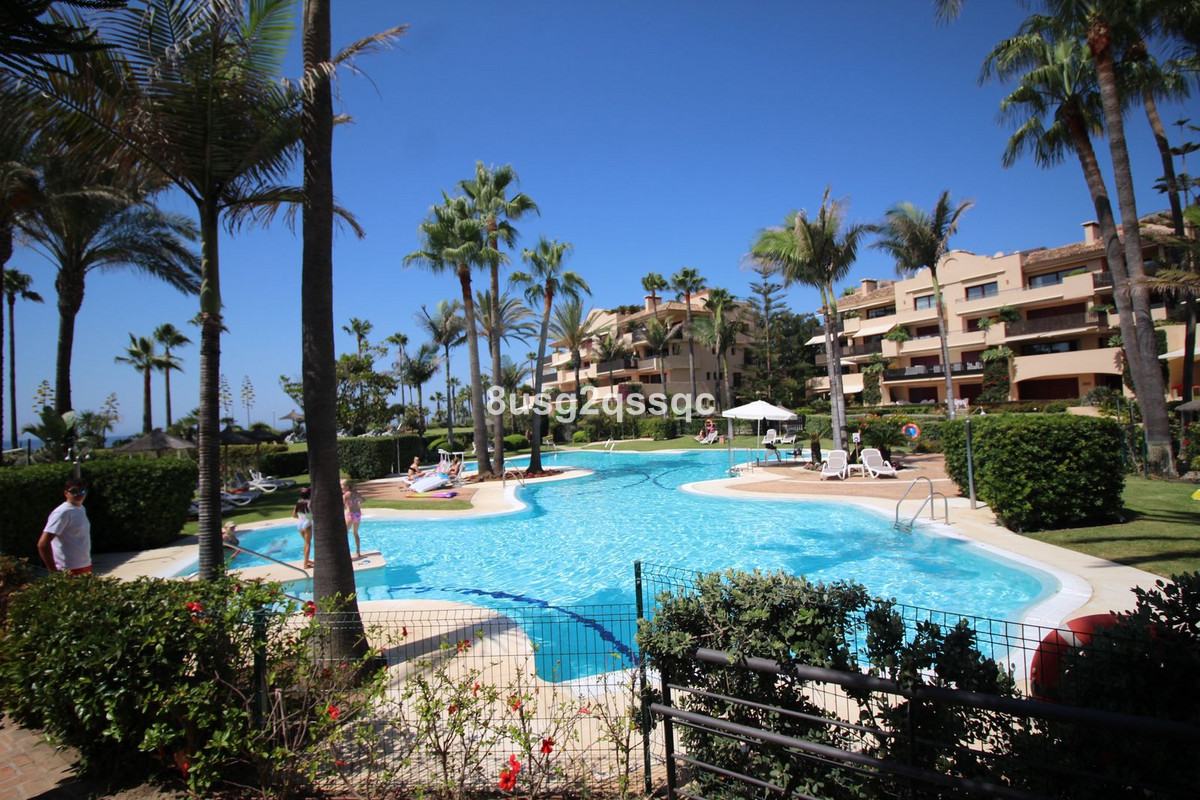 3 Bedroom Penthouse in Estepona - Photo 8