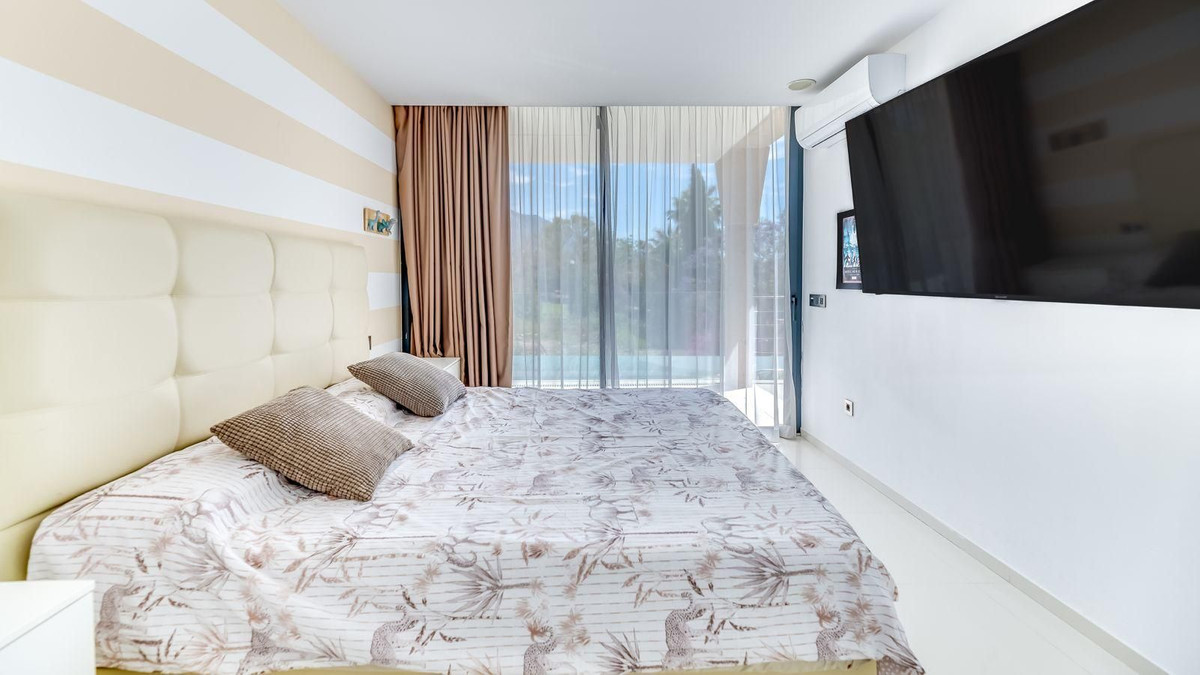 5 Bedroom Villa in Marbella - Photo 21