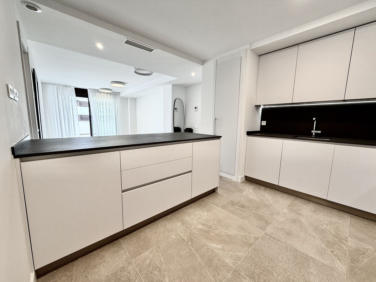 2 Bedroom Apartment in Estepona - Photo 9
