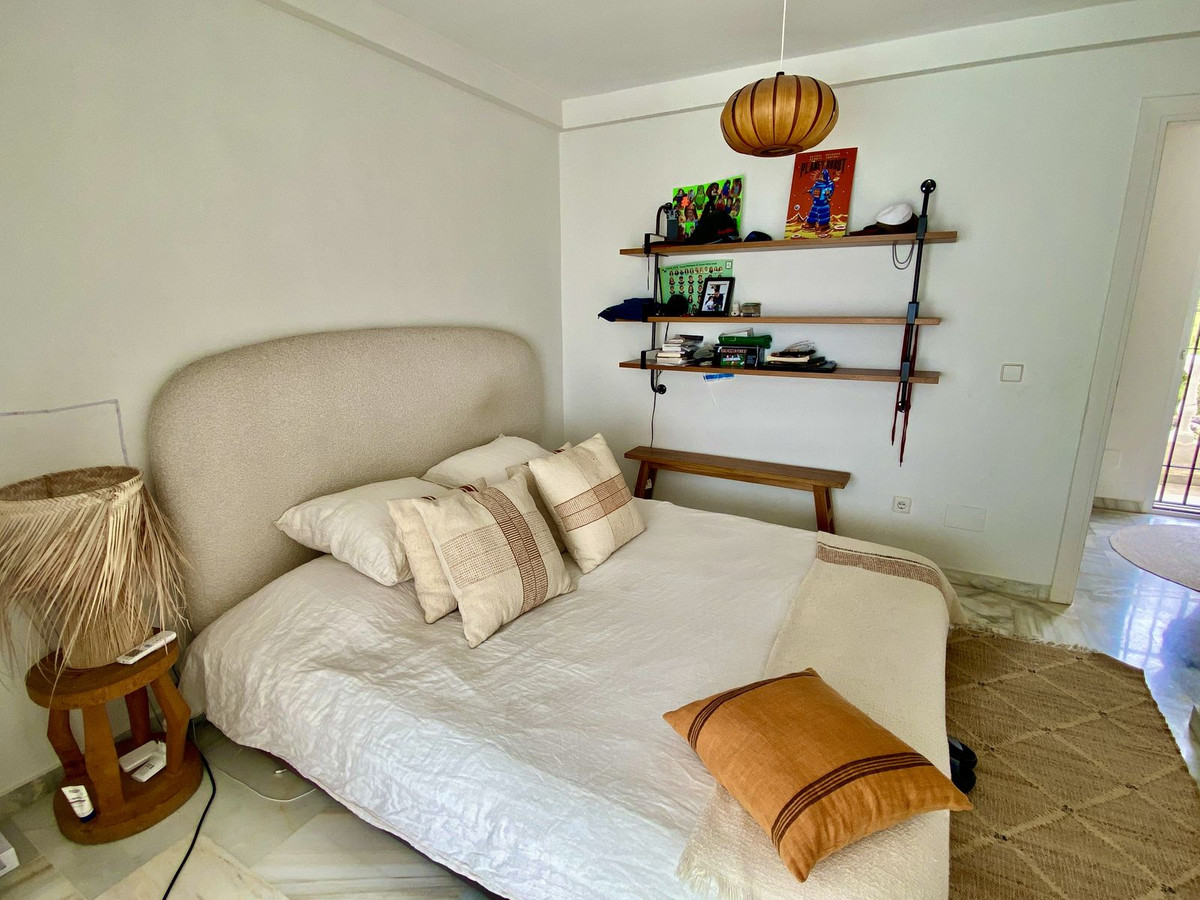 4 Bedroom Villa in Estepona - Photo 34