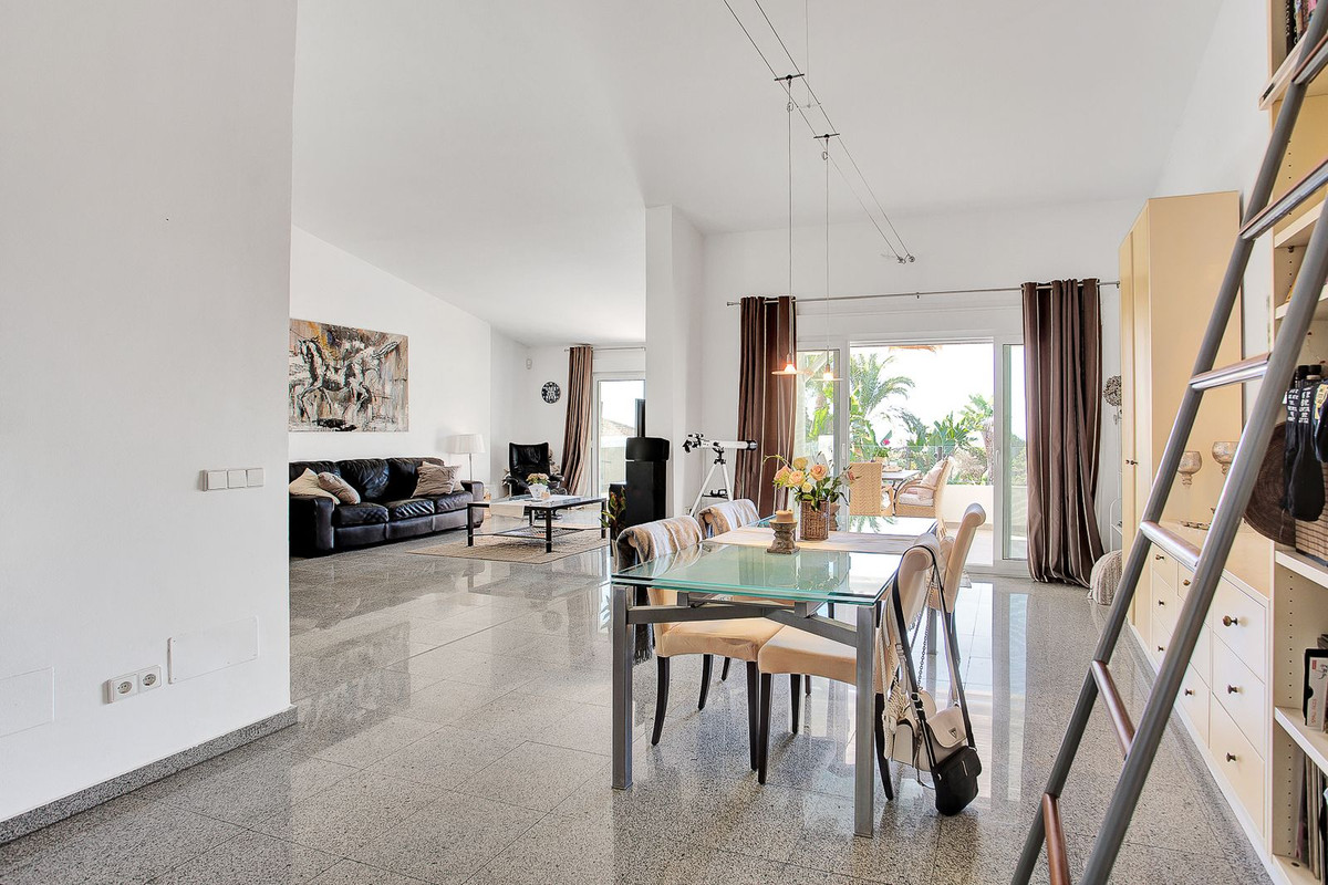 6 Bedroom Villa in Marbella - Photo 34