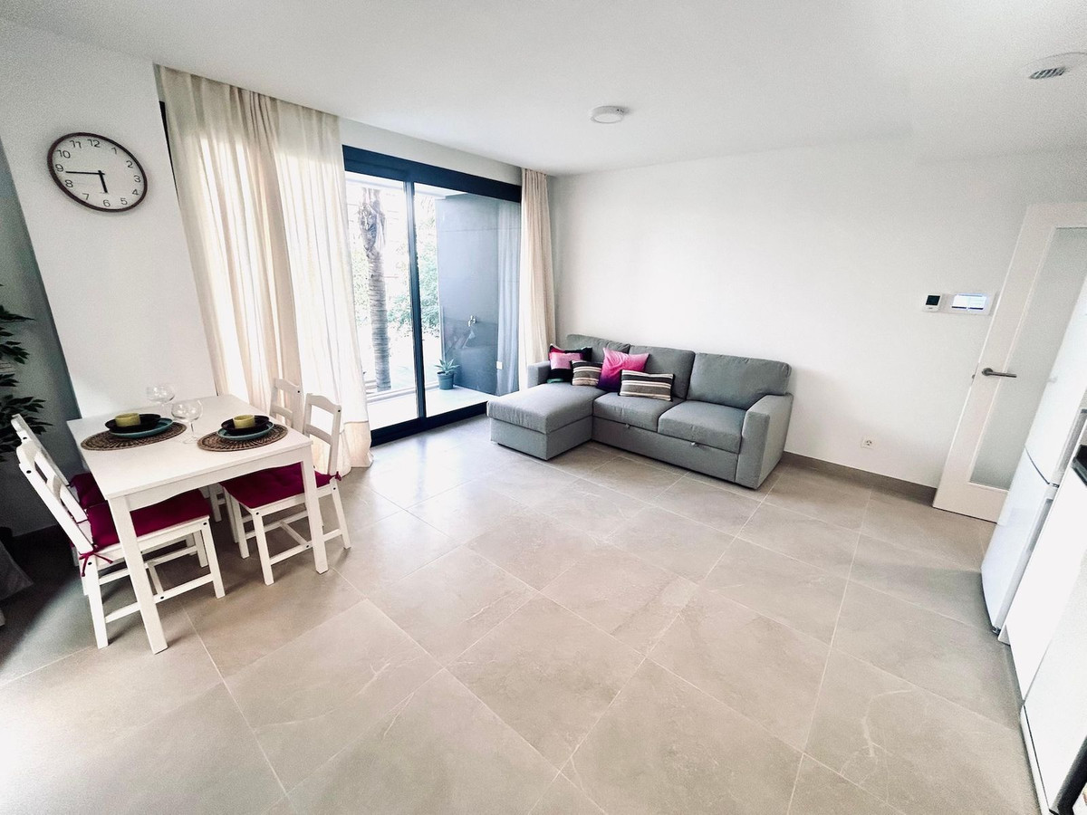 2 Bedroom Apartment in Estepona - Foto 6