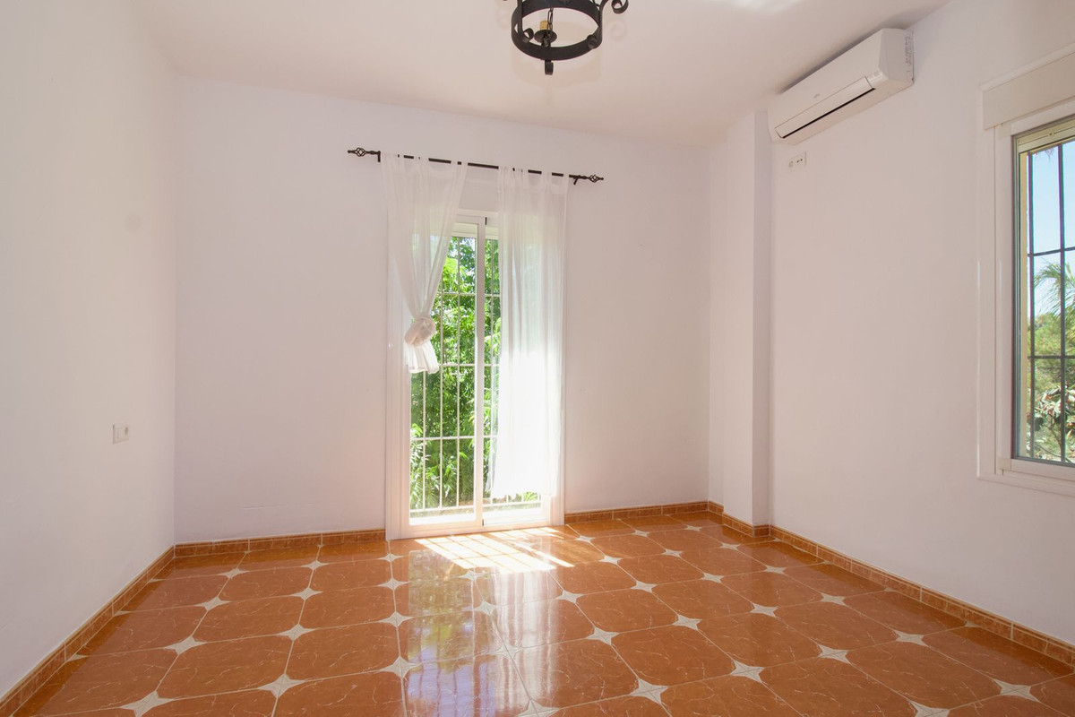 3 Bedroom Villa in Coín - Photo 22