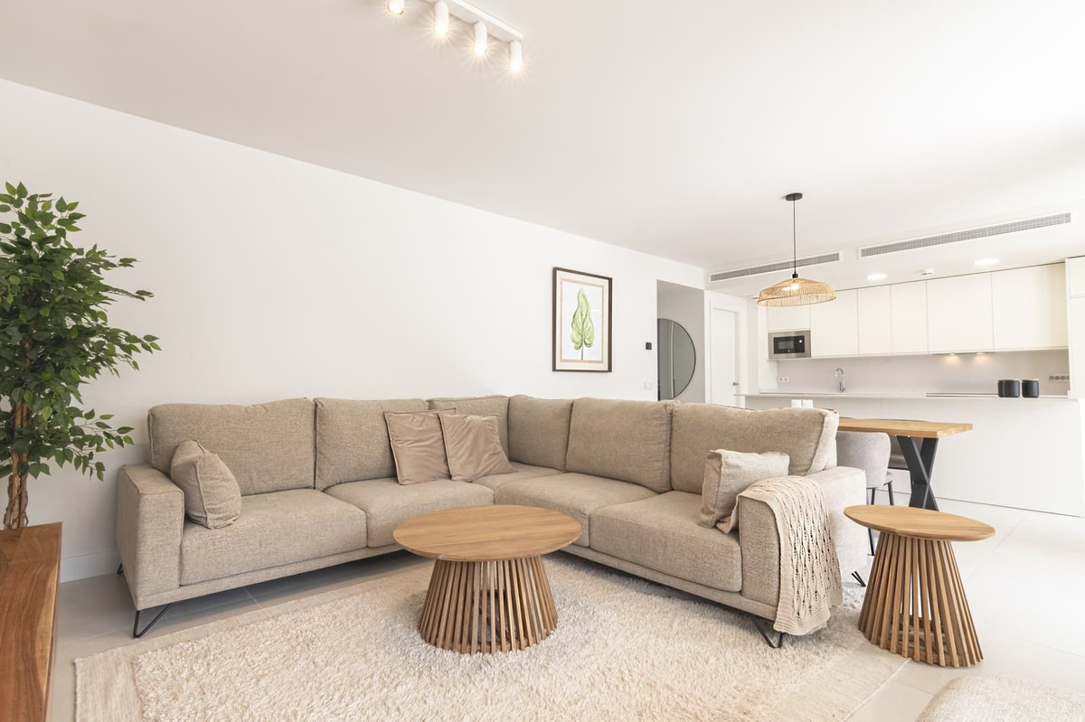 4 Bedroom Apartment in Benalmádena - Photo 5