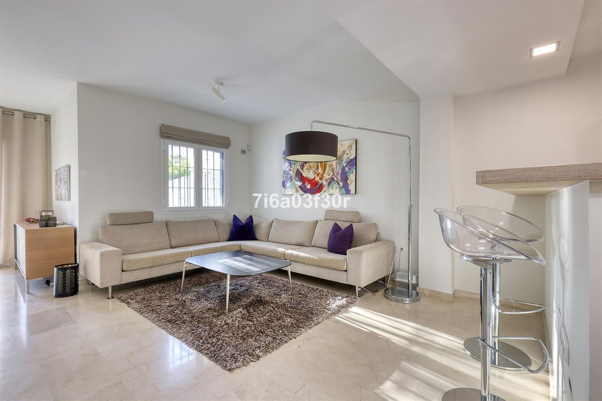 5 Bedroom Townhouse in Marbella - Photo 3