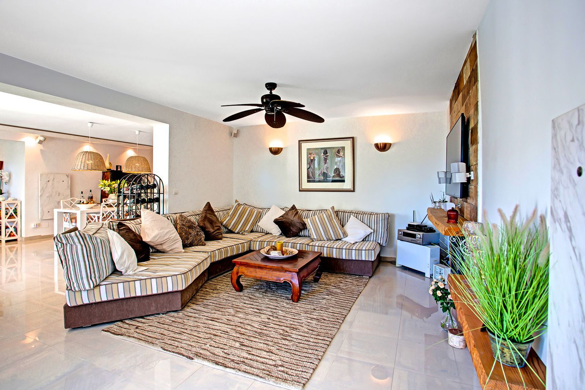 6 Bedroom Villa in Marbella - Photo 48