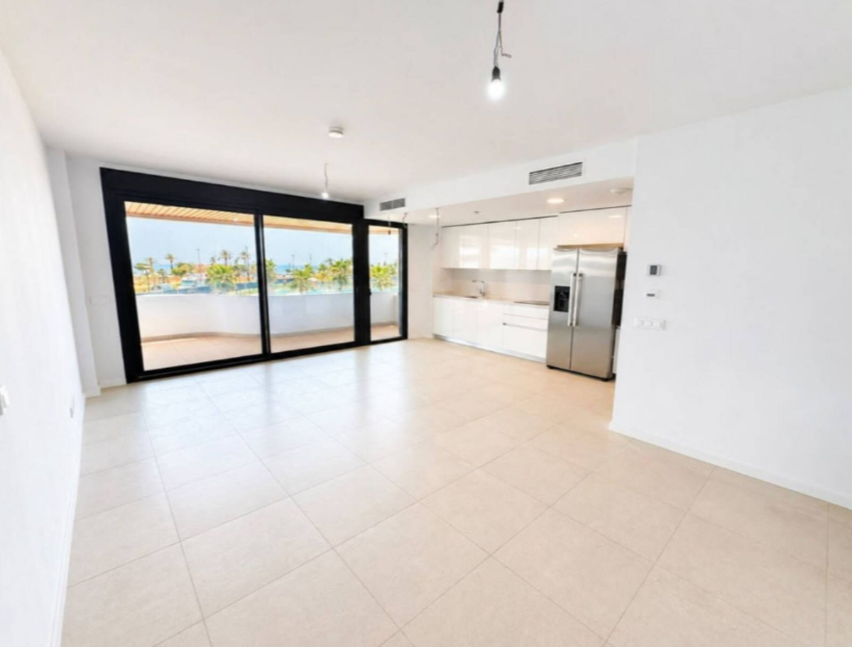 2 Bedroom Apartment in Torremolinos - Photo 6