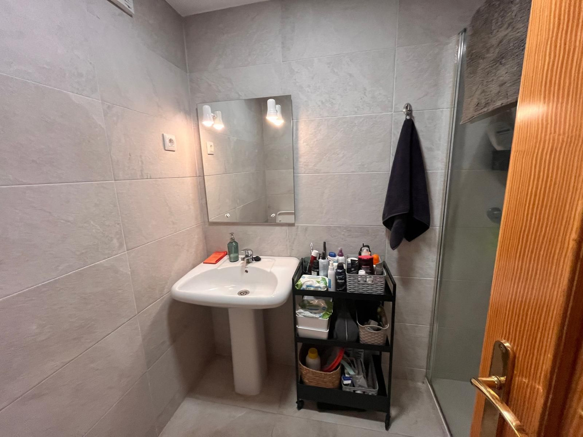 2 Bedroom Apartment in Fuengirola - Photo 11