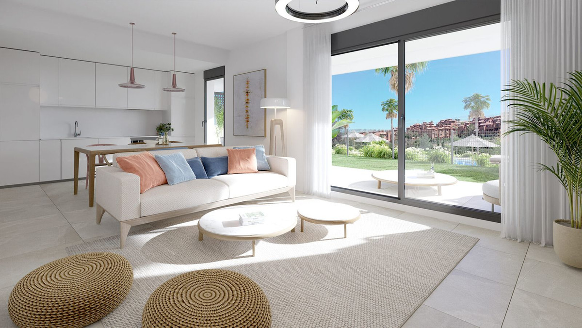 2 Bedroom Penthouse in Estepona - Photo 6
