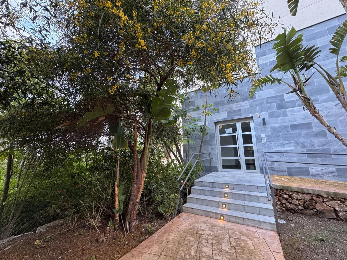 2 Bedroom Apartment in Mijas - Photo 32