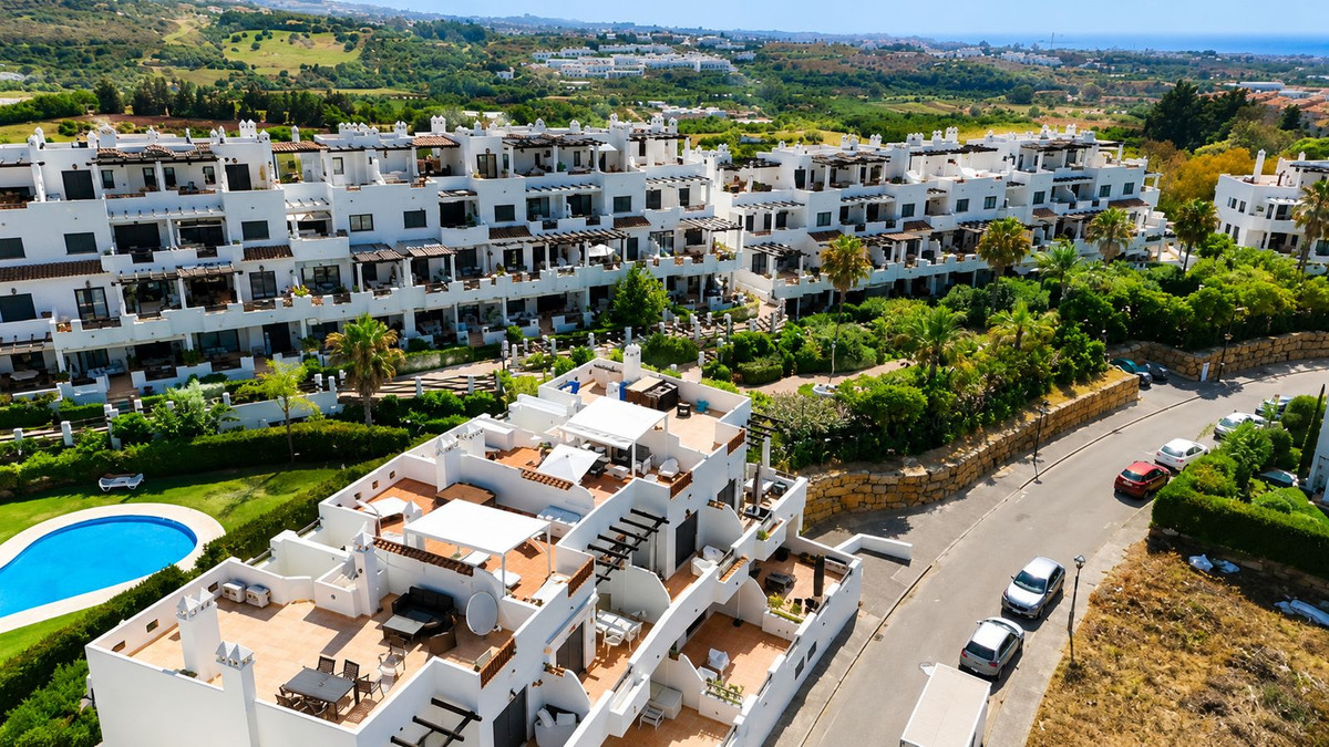 2 Bedroom Apartment in Estepona - Photo 35