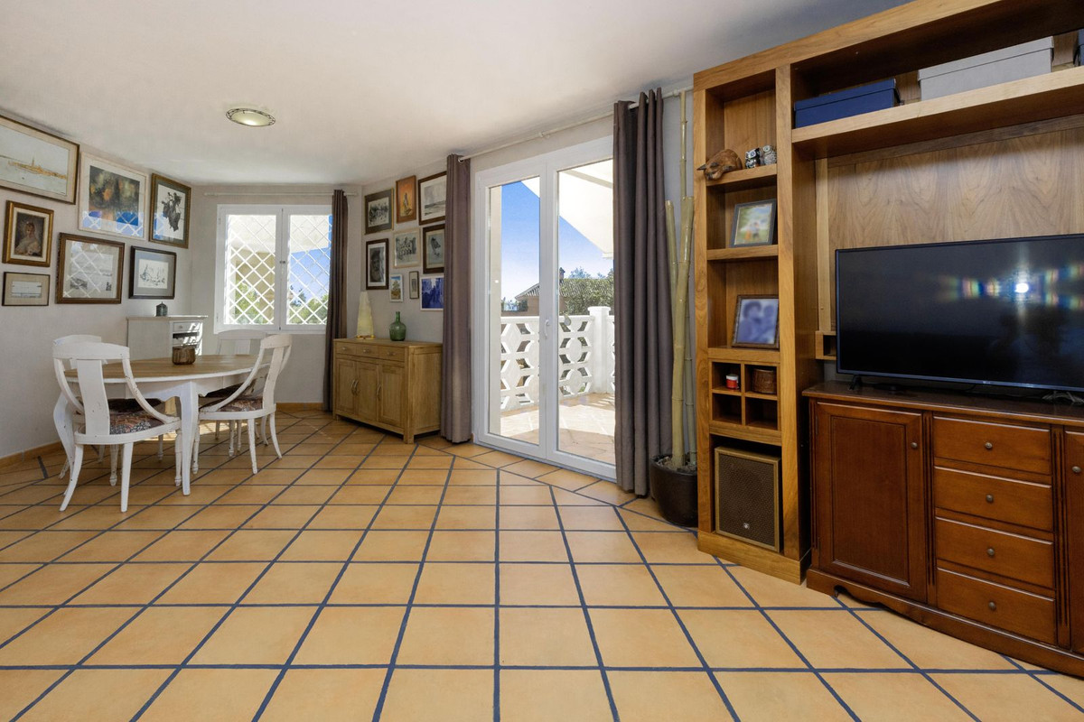 3 Bedroom Townhouse in Marbella - Photo 3
