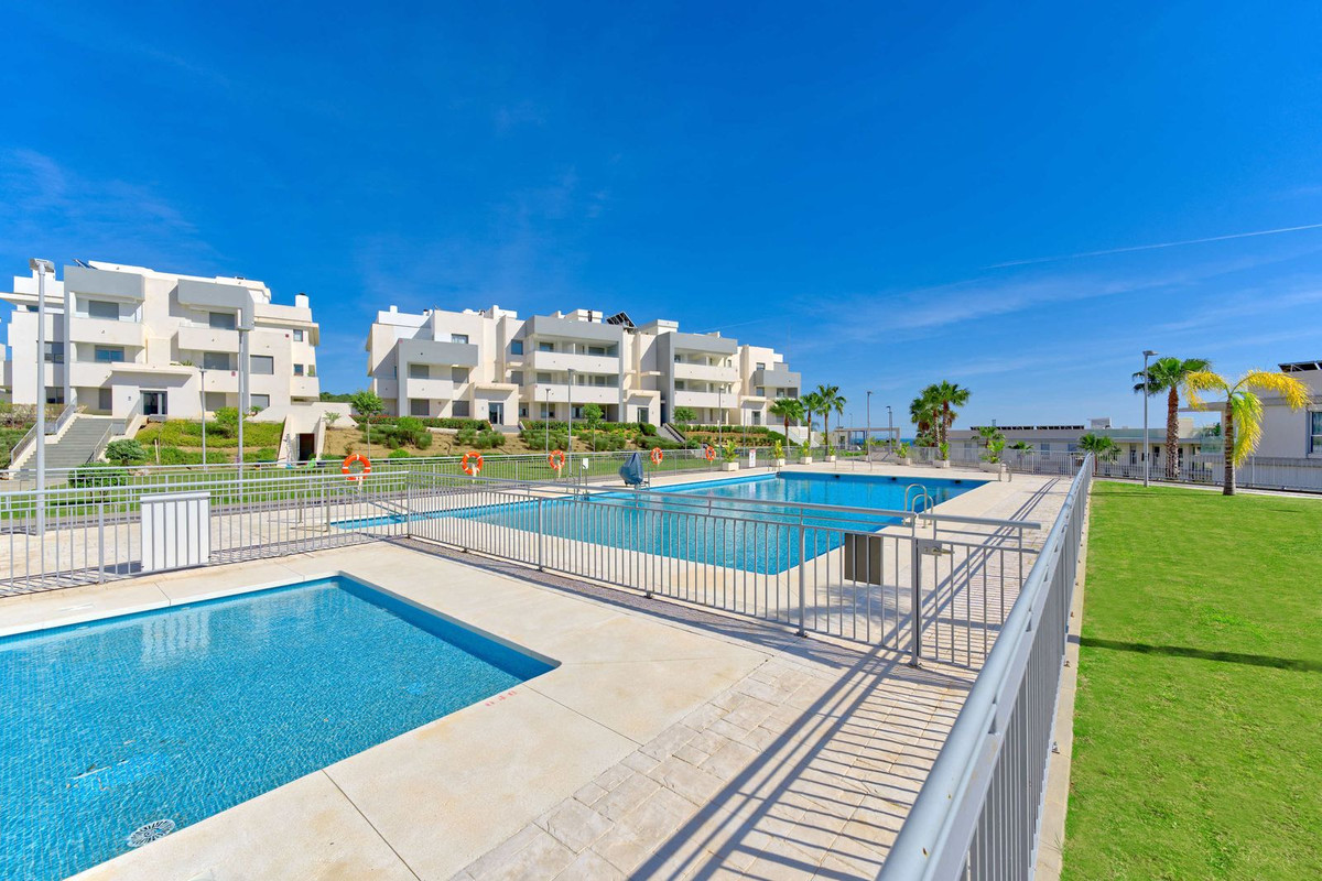 3 Bedroom Apartment in Estepona - Photo 13