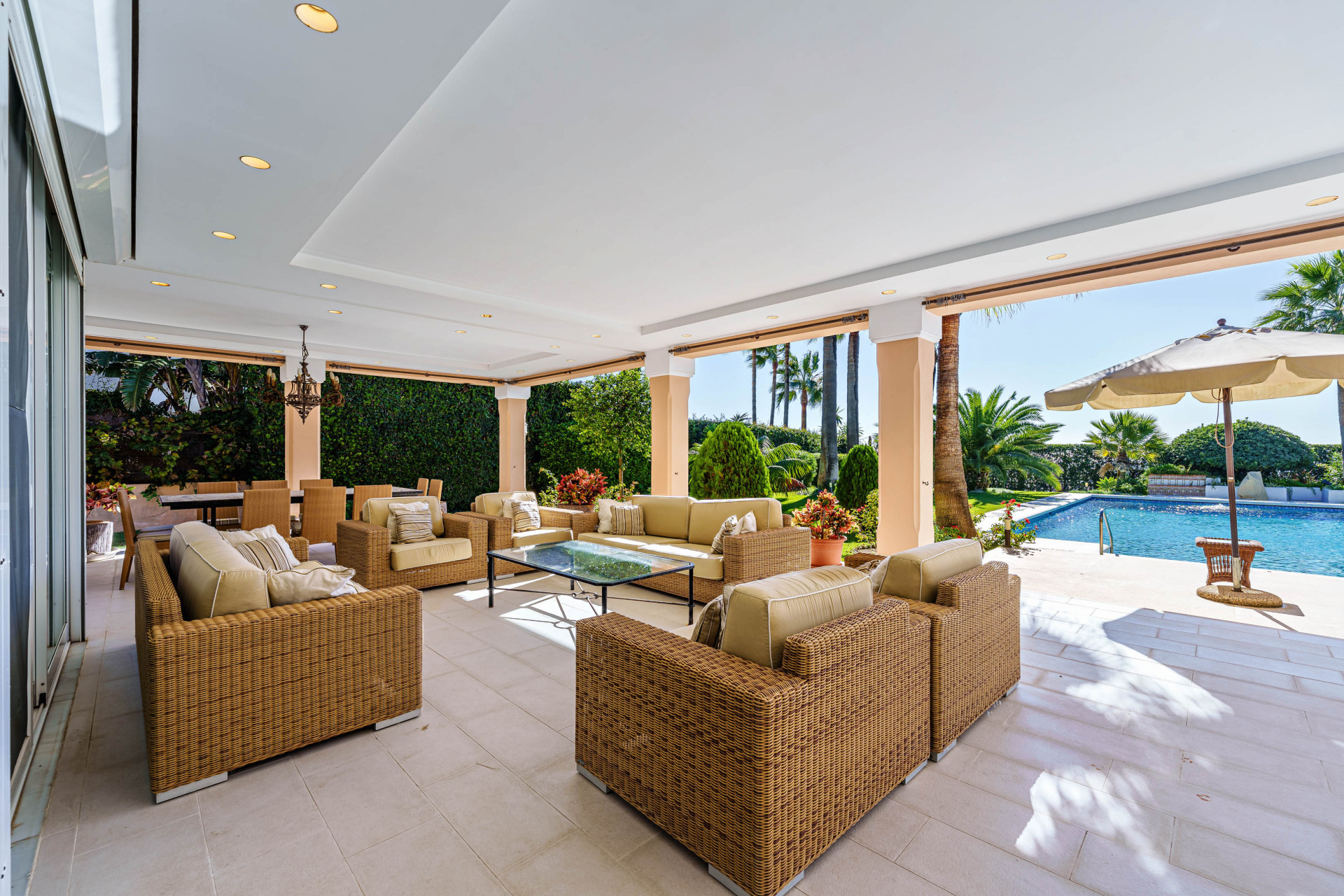 9 Bedroom Villa in Estepona - Фото 4