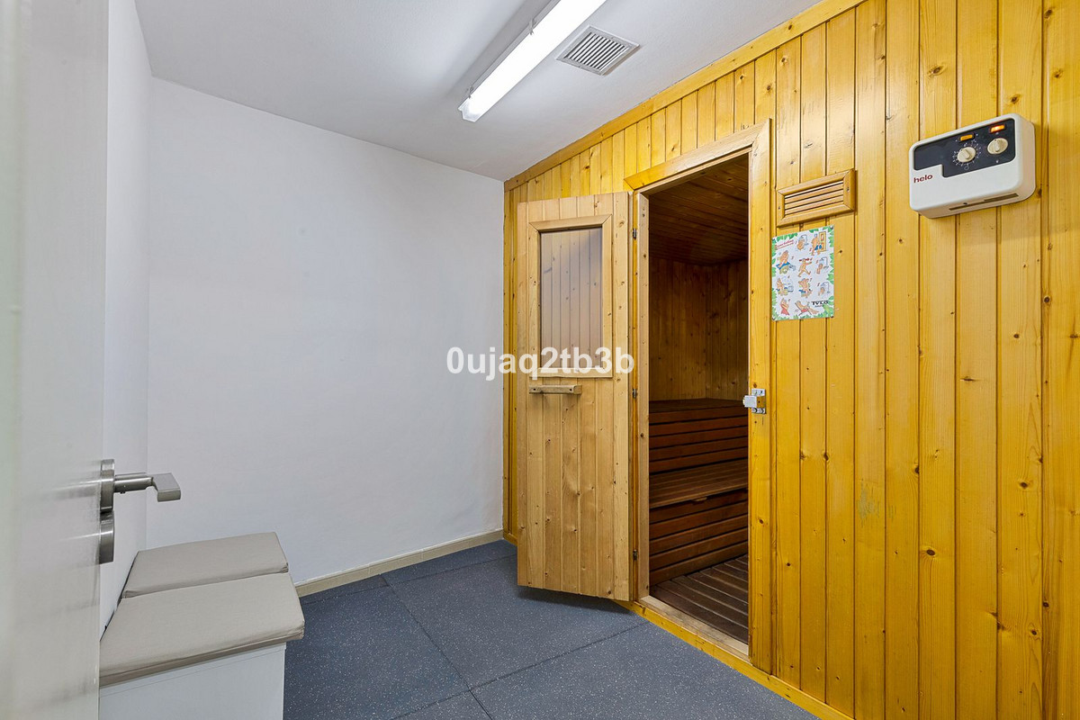 3 Bedroom Apartment in Marbella - Photo 33