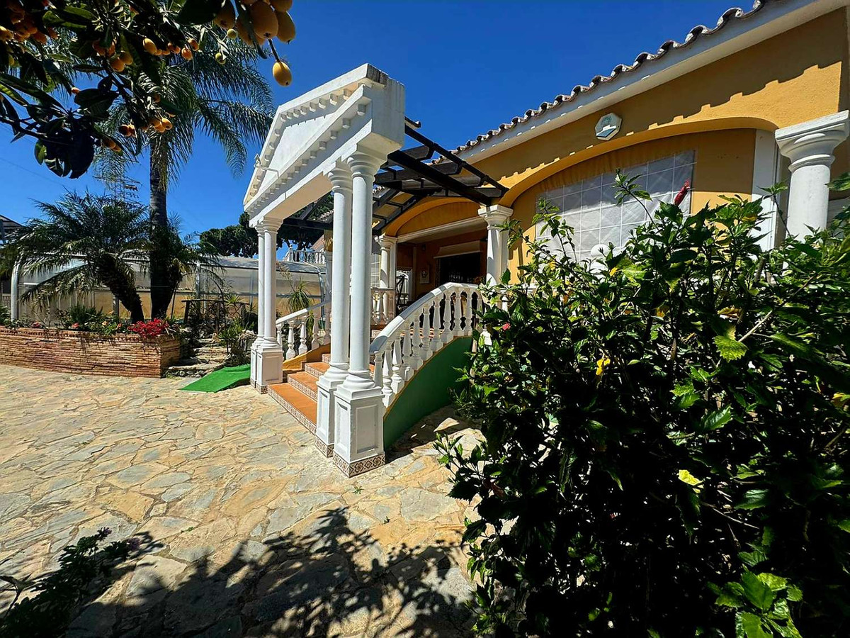 4 Bedroom Villa in Marbella - Photo 6