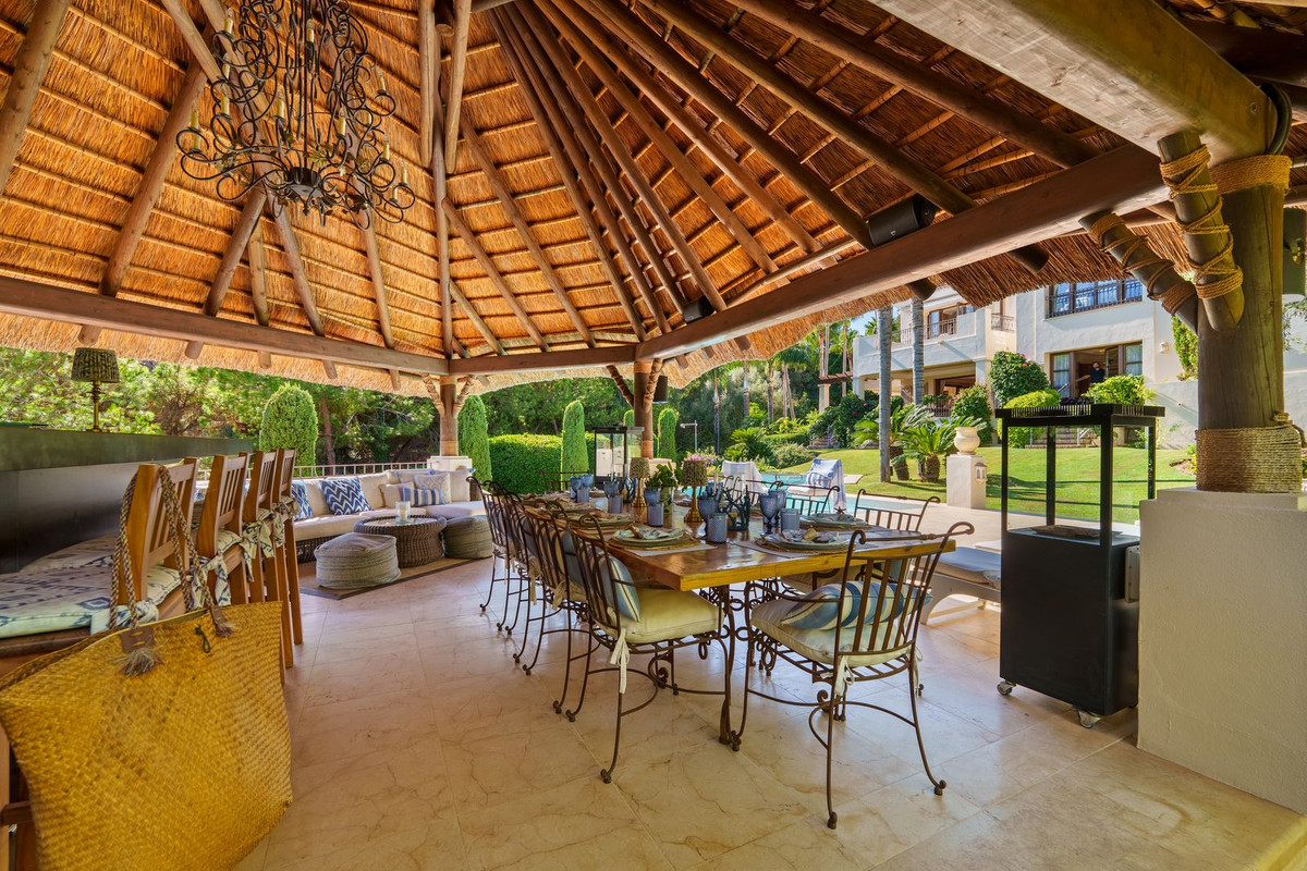 6 Bedroom Villa in Marbella - Photo 17