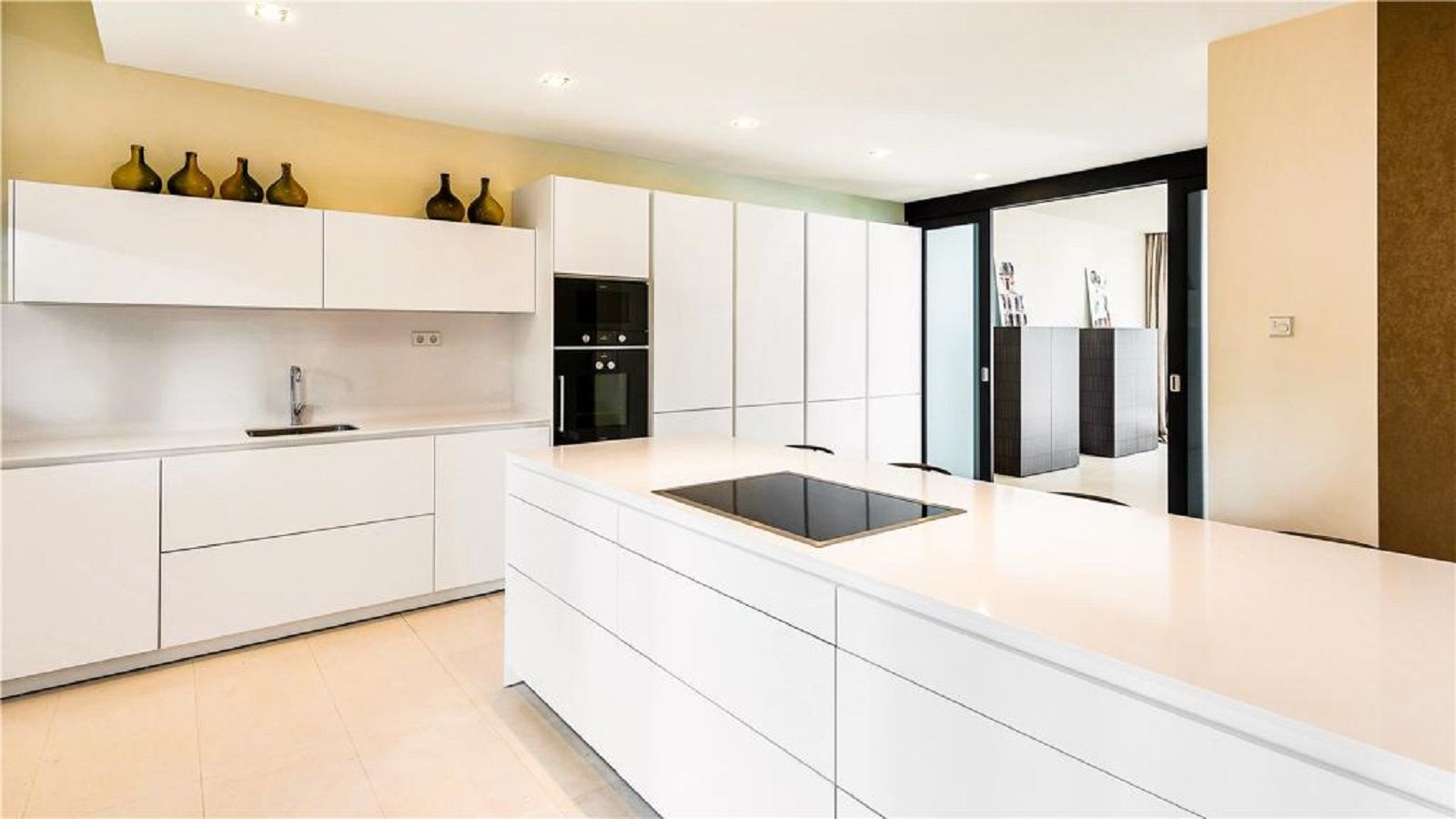 3 Bedroom Townhouse in Marbella - Photo 7