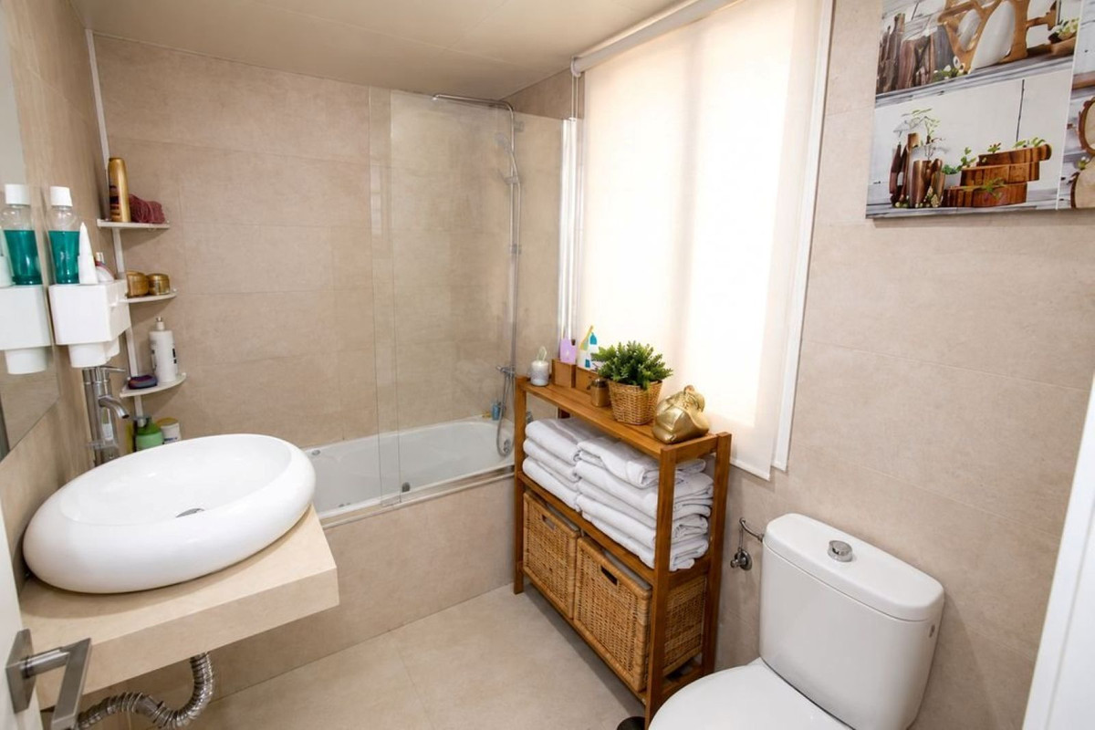 4 Bedroom Townhouse in Málaga - Photo 16